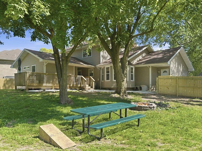 Listing photo 3
