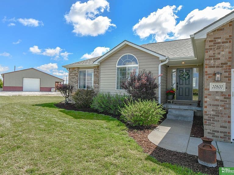 Listing photo 3