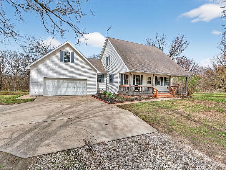 Listing photo 3