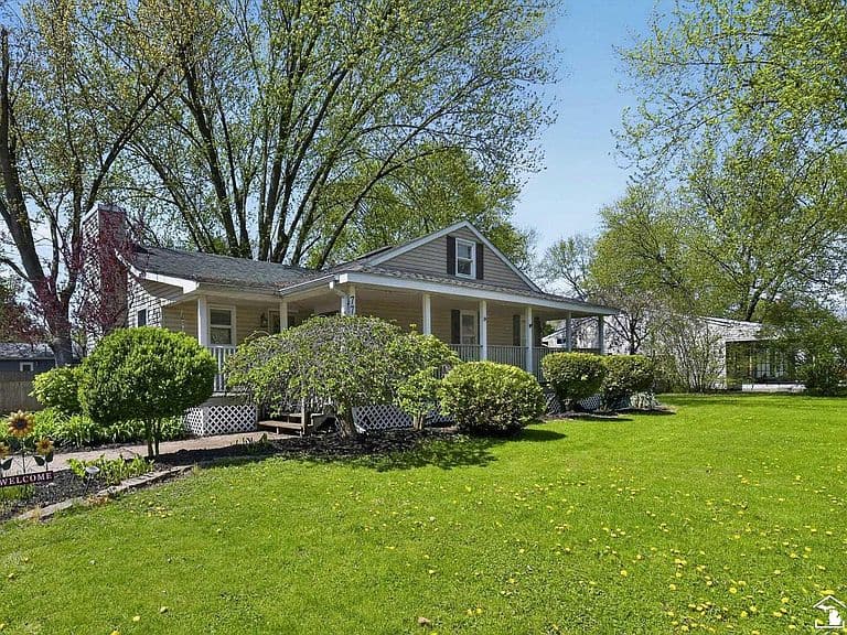 Listing photo 2
