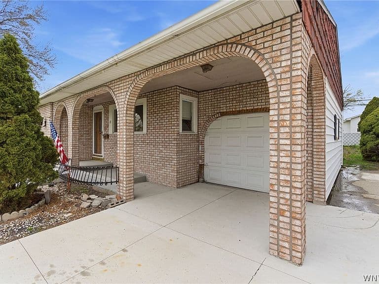 Listing photo 5