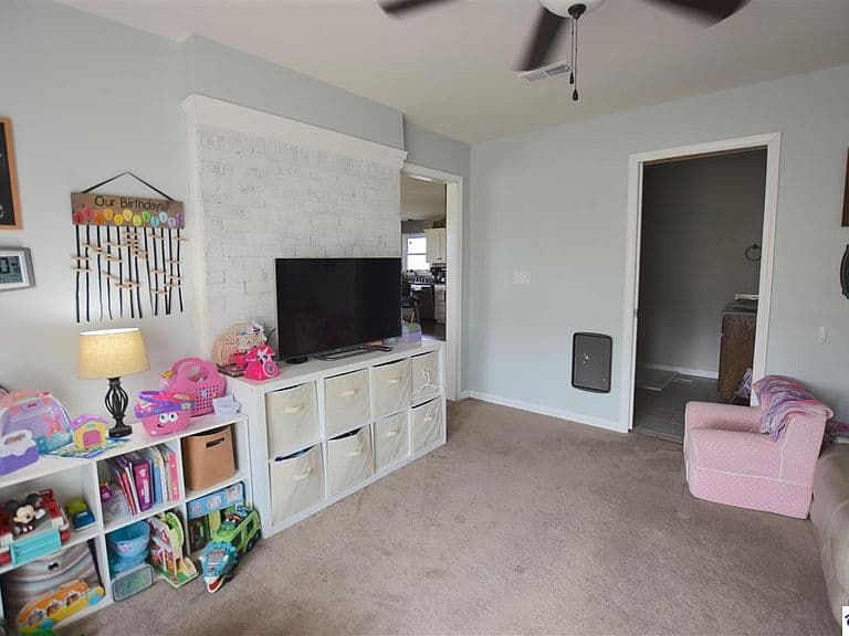 Listing photo 5