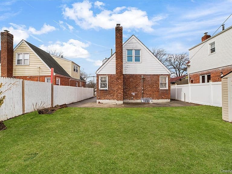 Listing photo 3