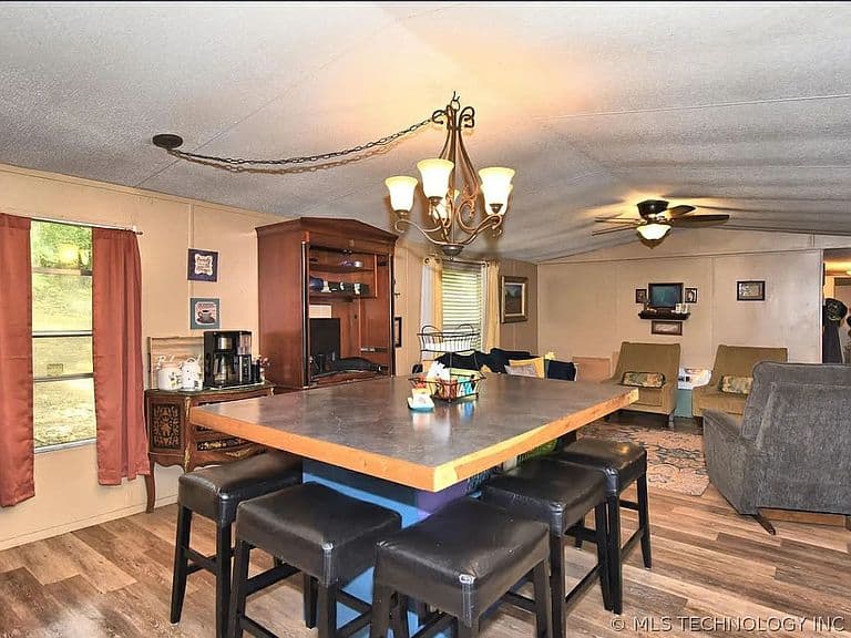 Listing photo 5