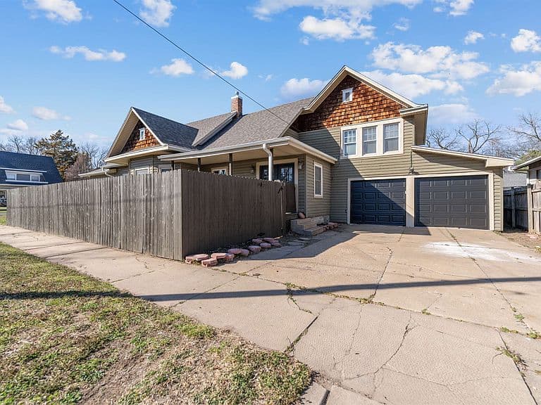 Listing photo 2