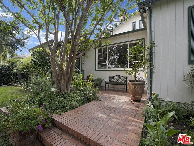 Listing photo 4