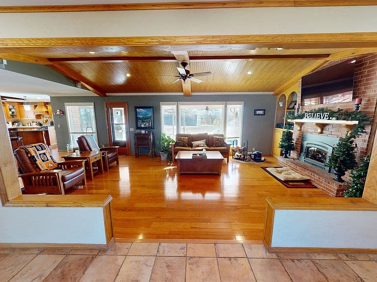 Listing photo 3