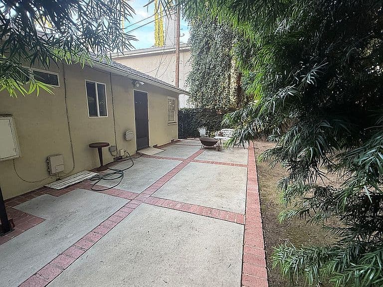 Listing photo 5