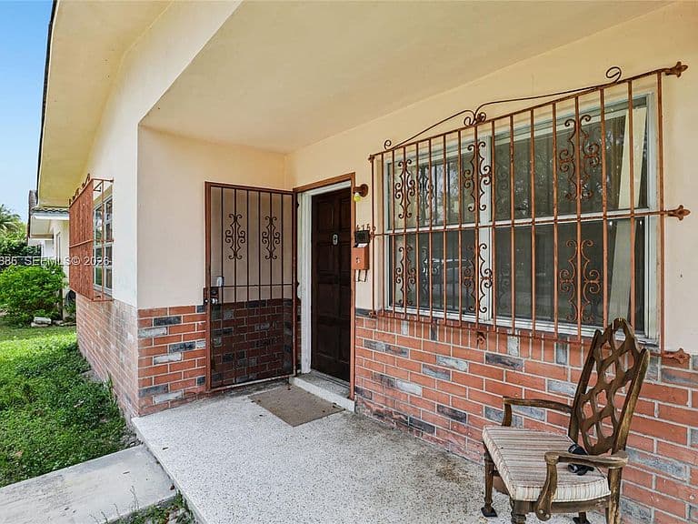 Listing photo 3