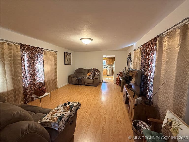 Listing photo 5