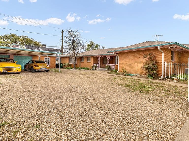 Listing photo 5