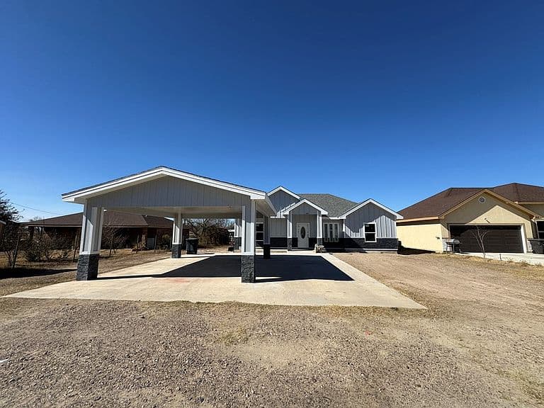 Listing photo 3