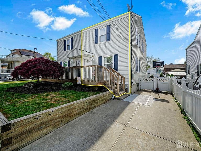Listing photo 2
