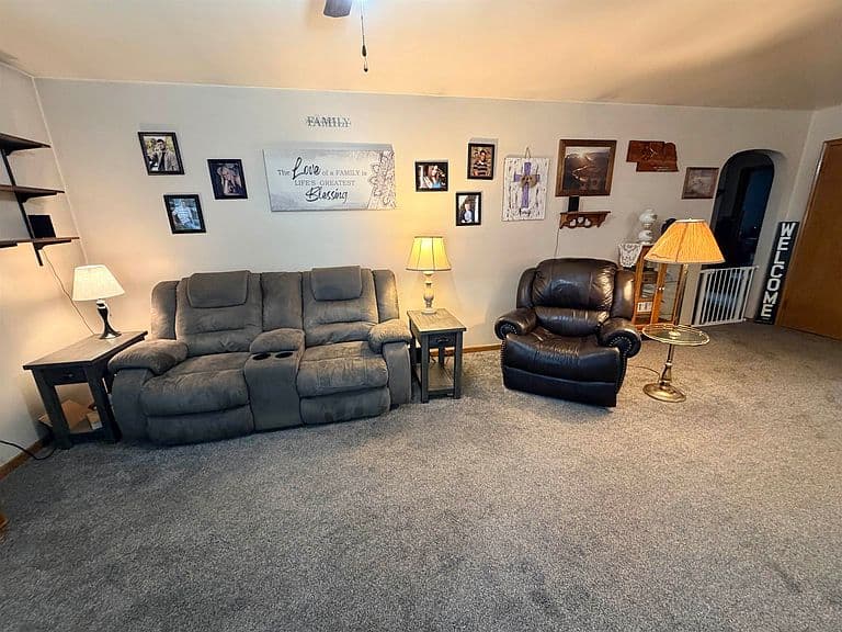 Listing photo 3