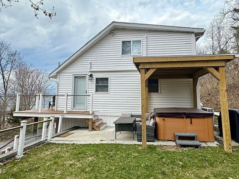 Listing photo 5