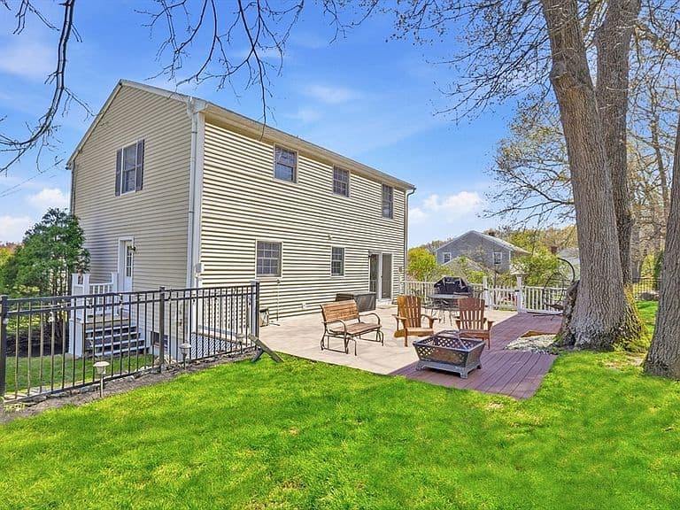 Listing photo 2