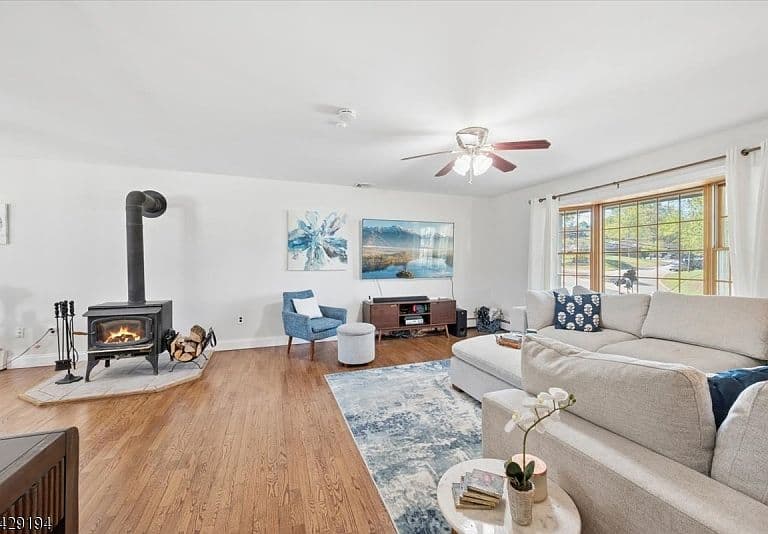 Listing photo 5