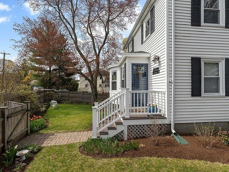 Listing photo 2