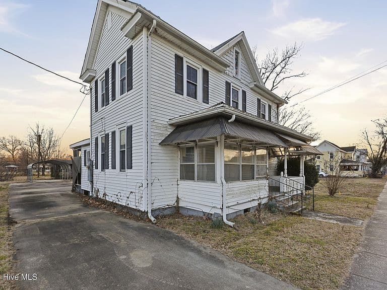 Listing photo 2