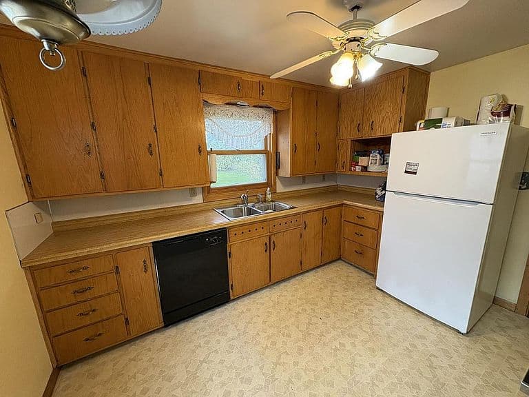 Listing photo 5