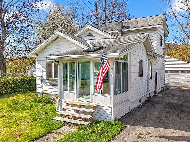 Listing photo 2