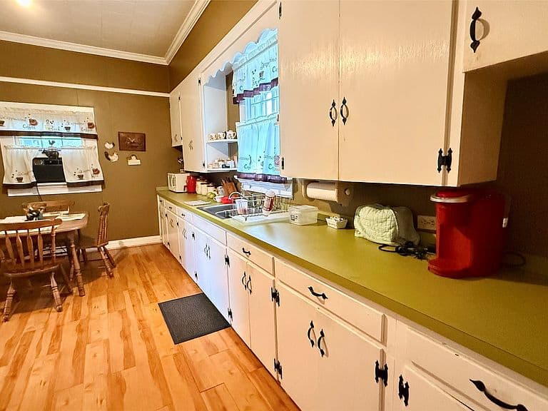 Listing photo 5