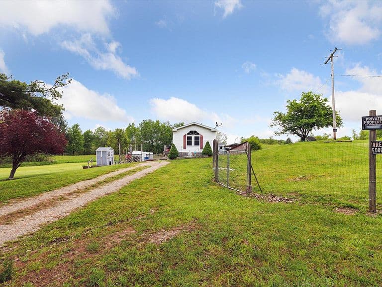 Listing photo 3