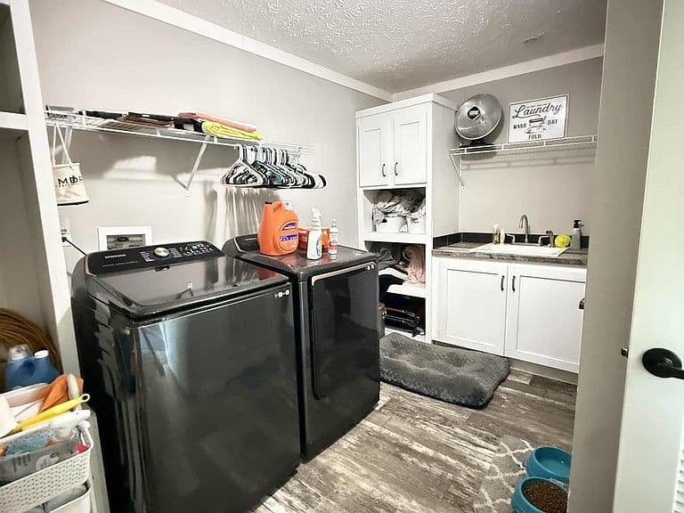Listing photo 5