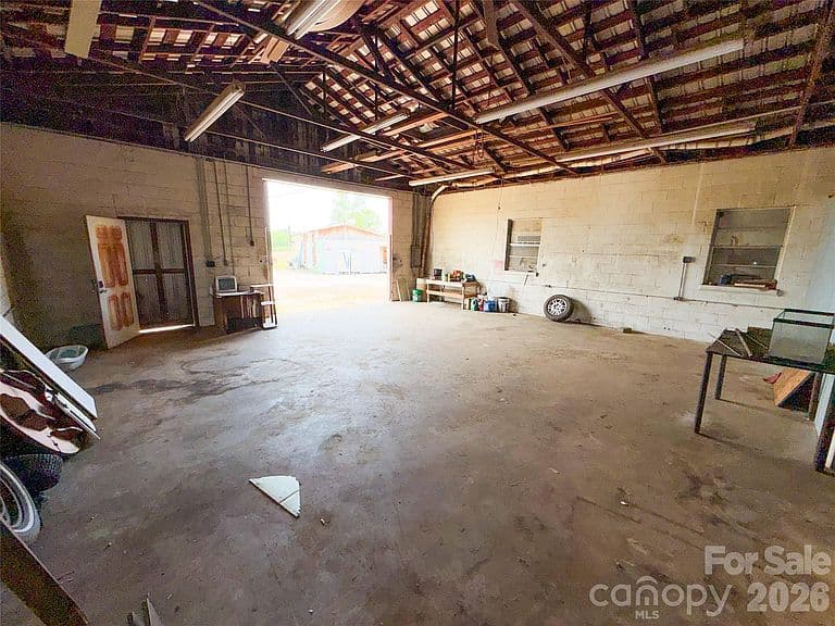 Listing photo 5