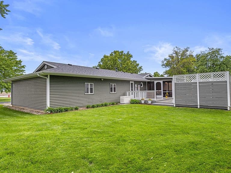 Listing photo 4