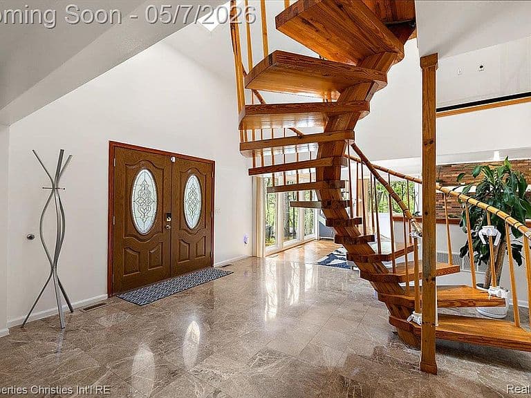 Listing photo 5
