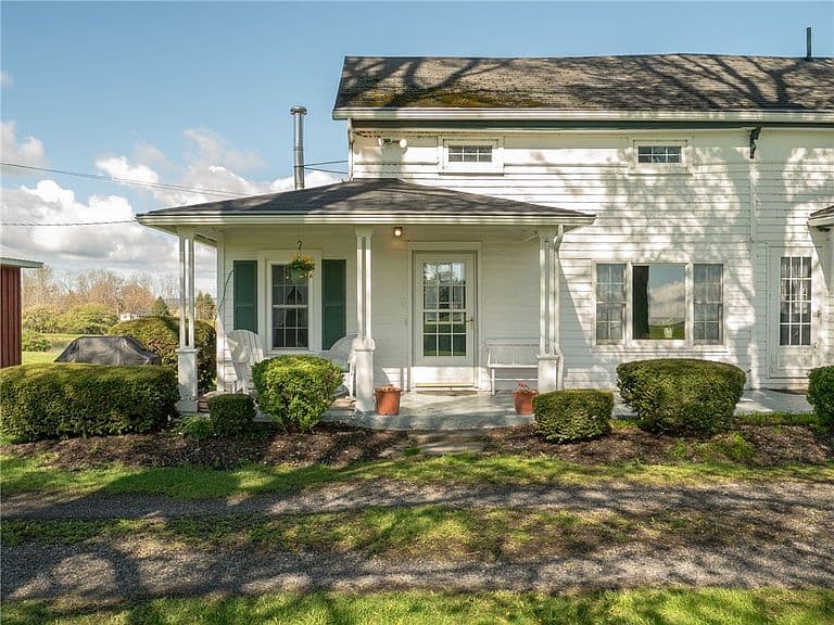 Listing photo 5