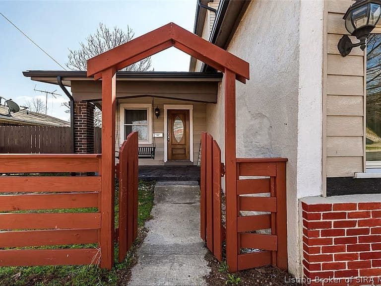 Listing photo 2