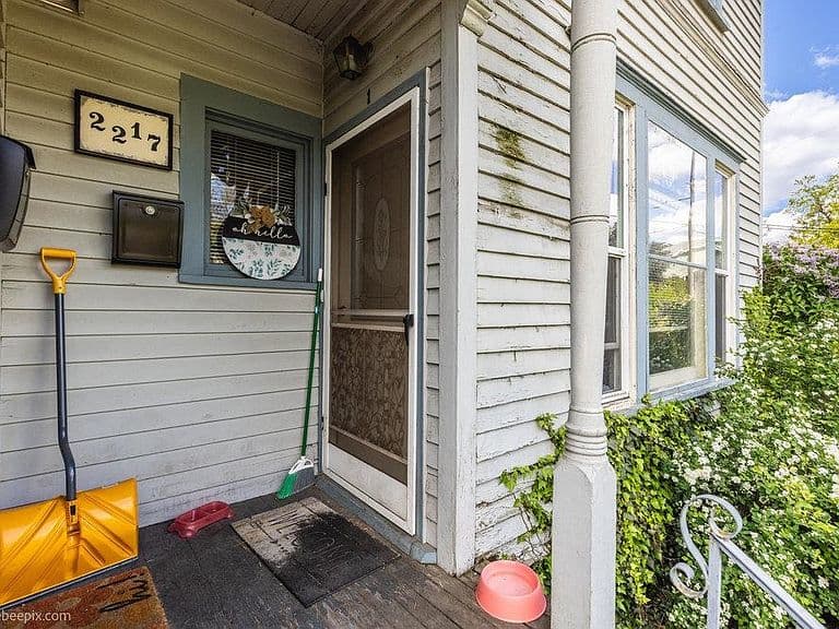 Listing photo 4