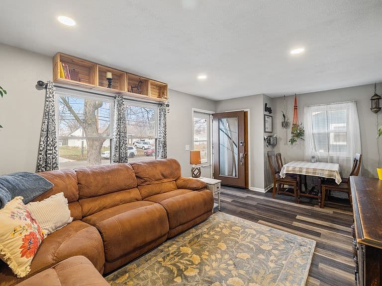Listing photo 5