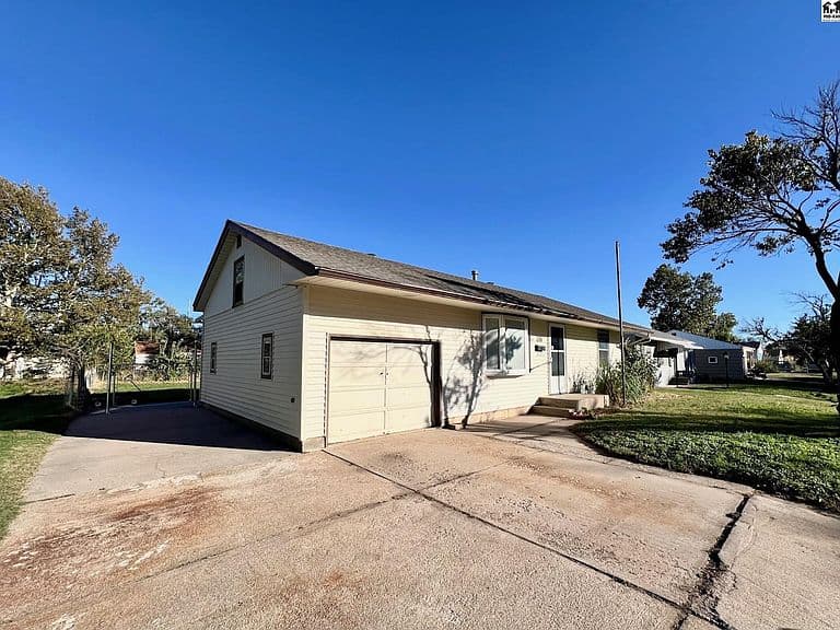 Listing photo 2