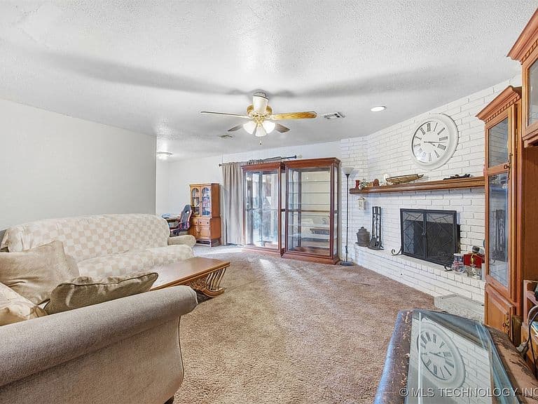 Listing photo 3