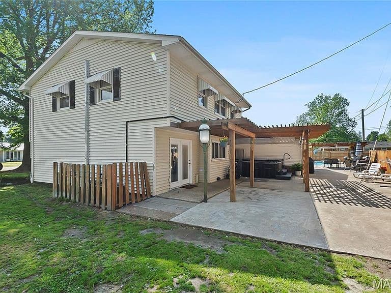 Listing photo 5