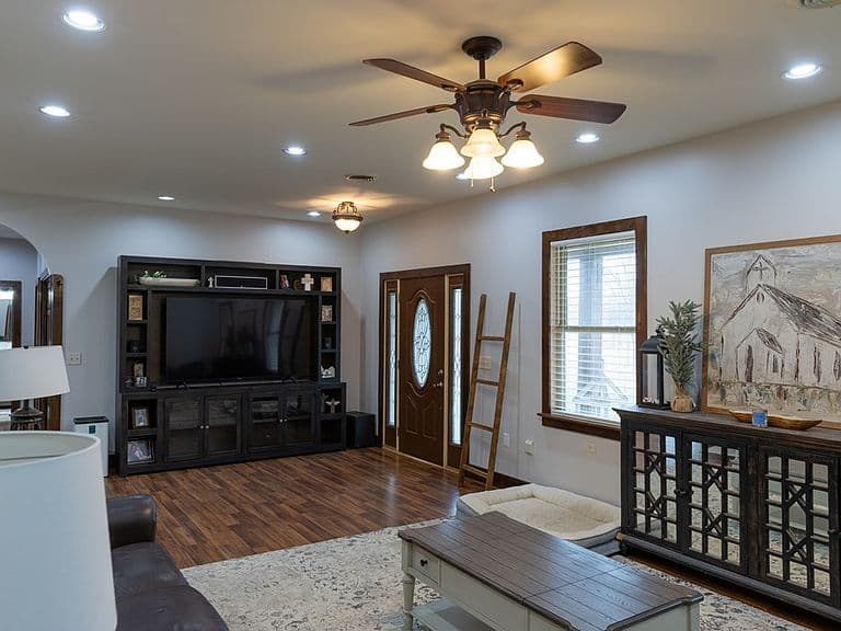 Listing photo 5