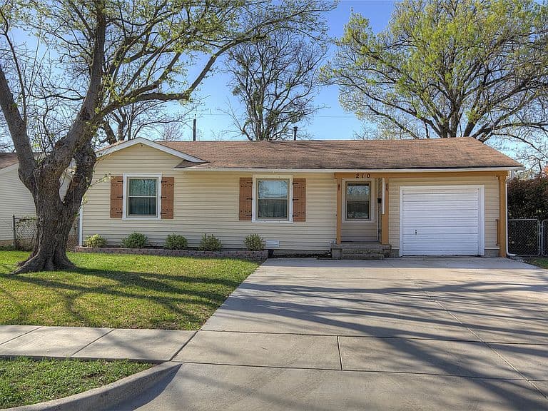 Listing photo 3