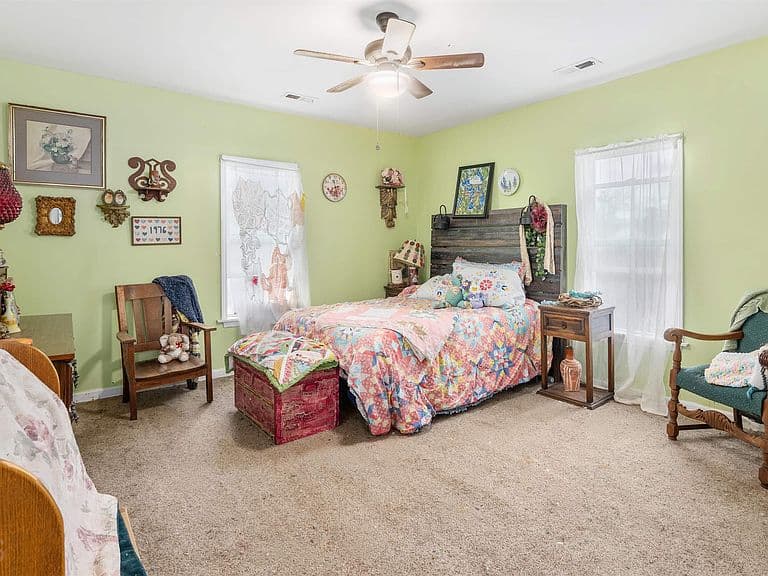 Listing photo 4