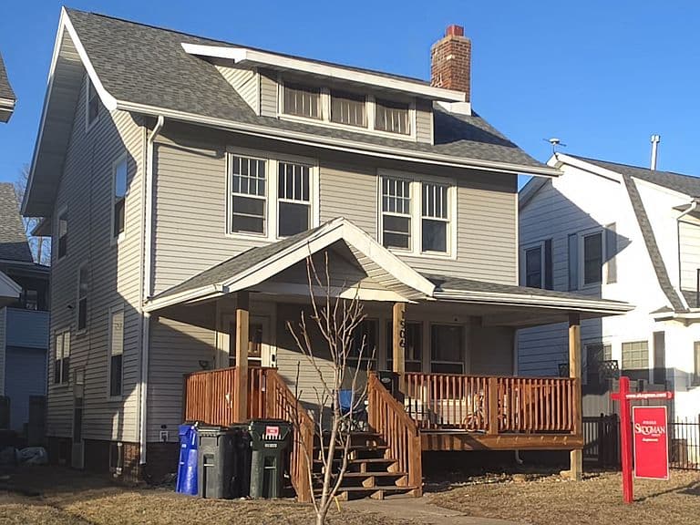 Listing photo 2