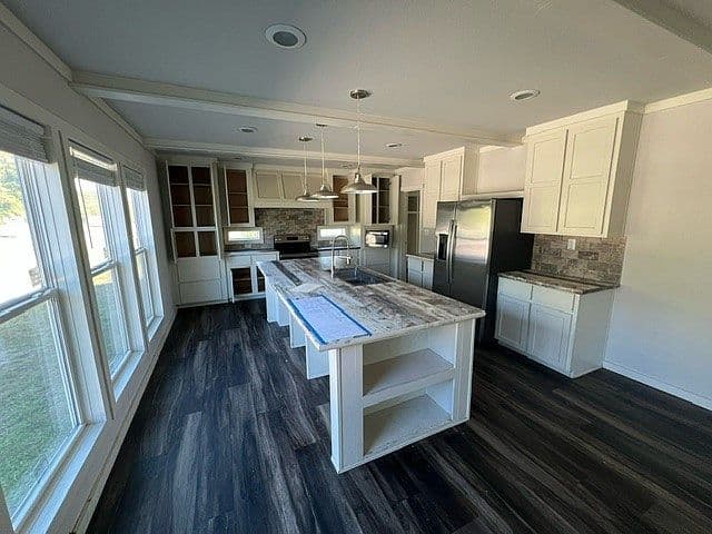 Listing photo 2