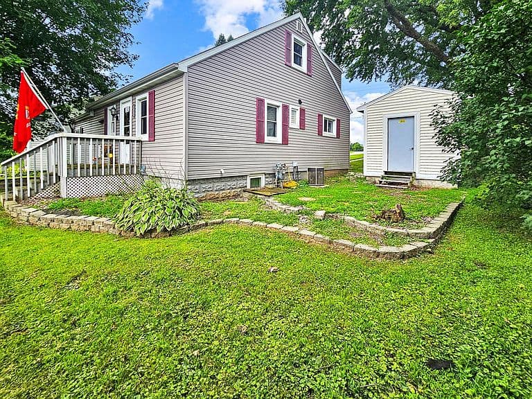 Listing photo 2