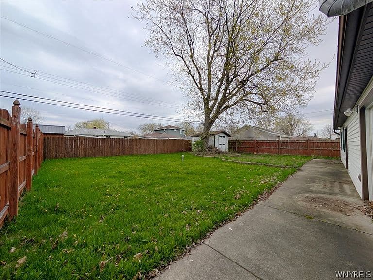 Listing photo 5