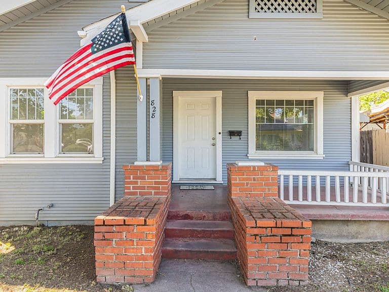Listing photo 3