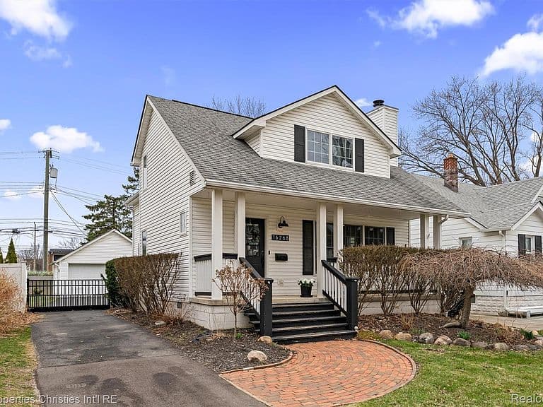 Listing photo 2