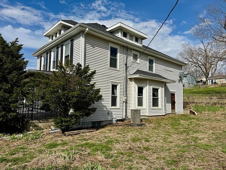 Listing photo 3