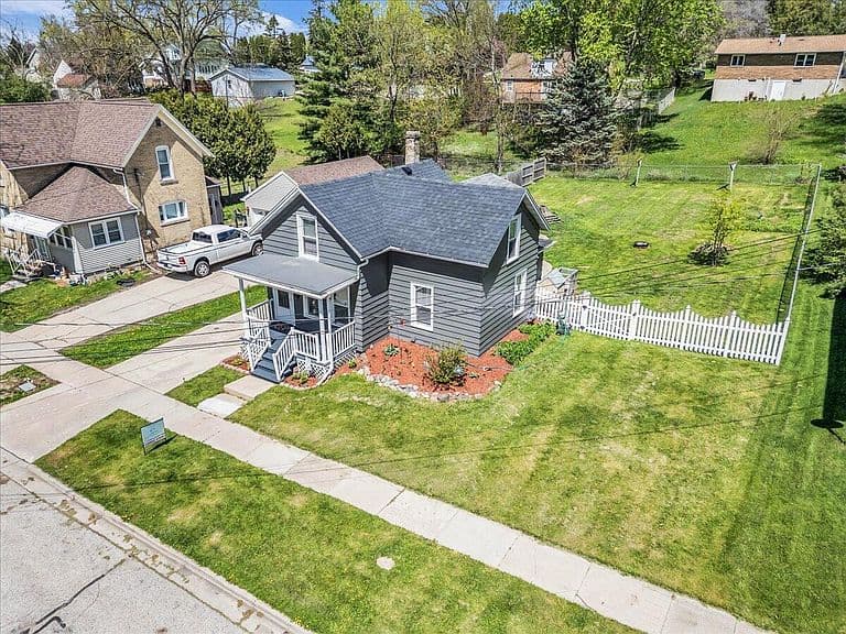 Listing photo 3