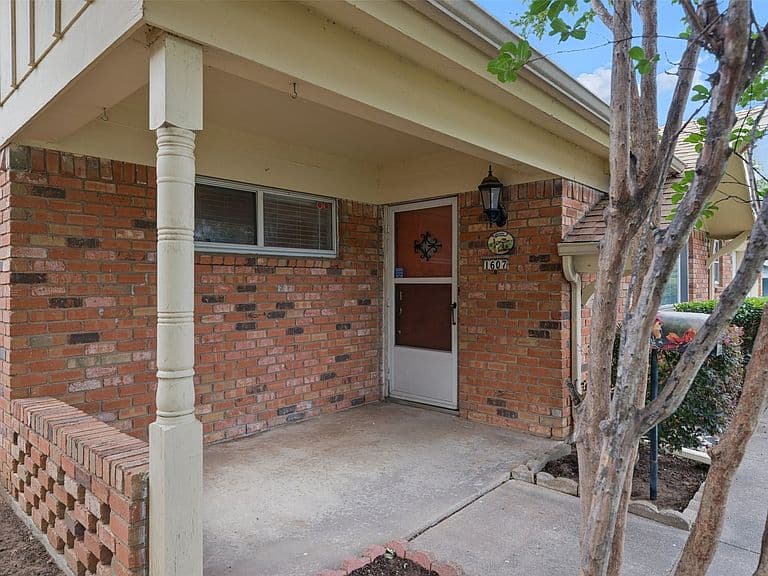 Listing photo 3
